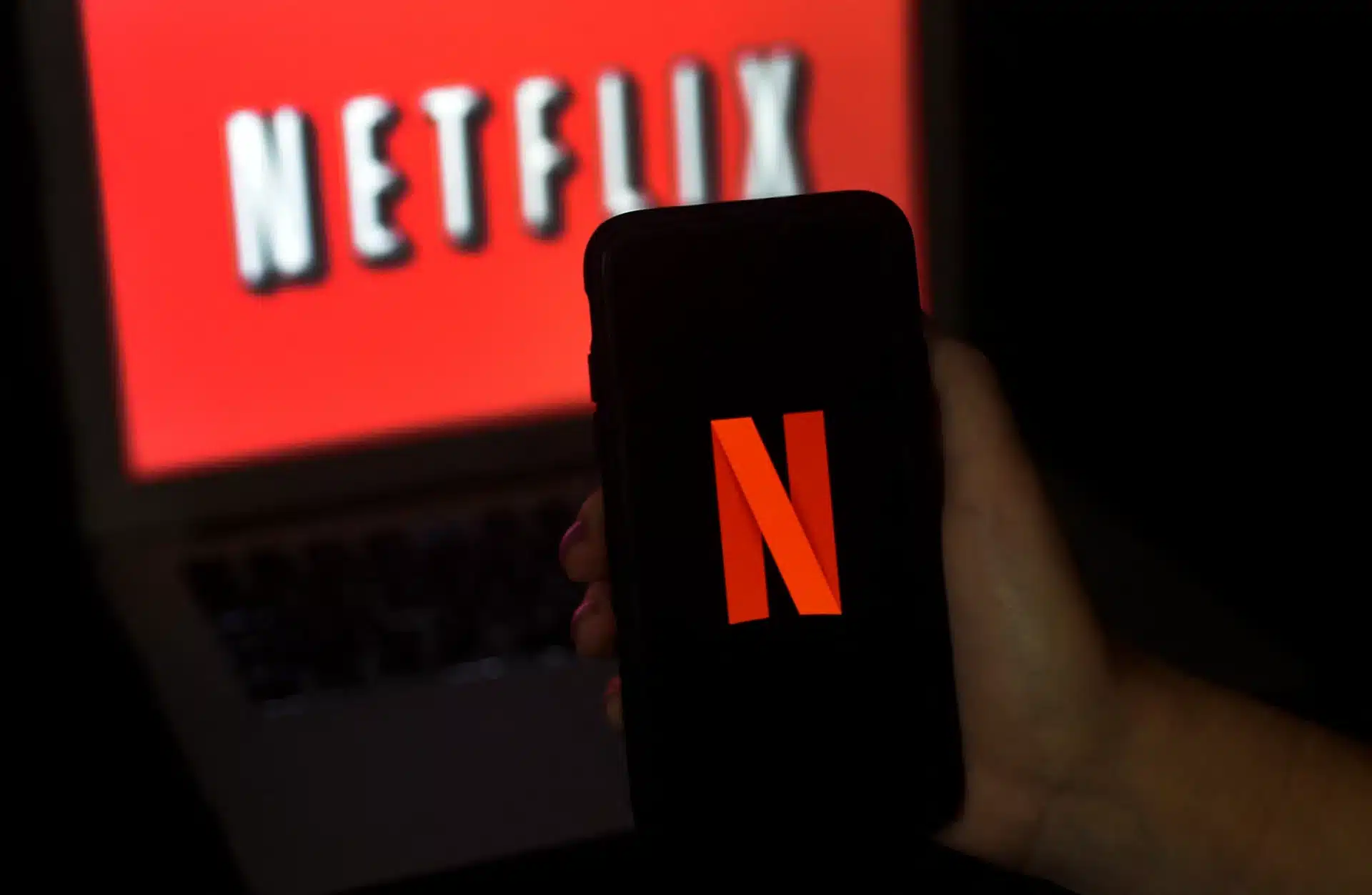 Como adicionar um assinante extra à sua conta Netflix – #AssistênciaTec 077  